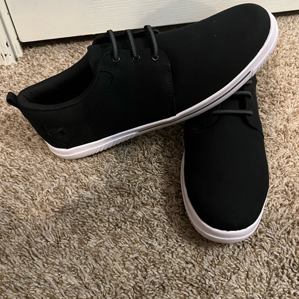 Men’s UA shoes